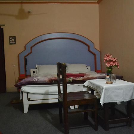 Hotel Sandeep Varanasi Exterior photo