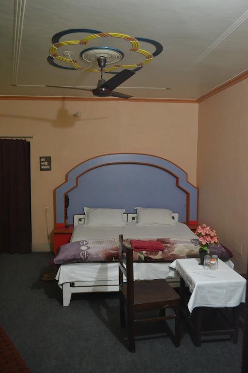 Hotel Sandeep Varanasi Room photo