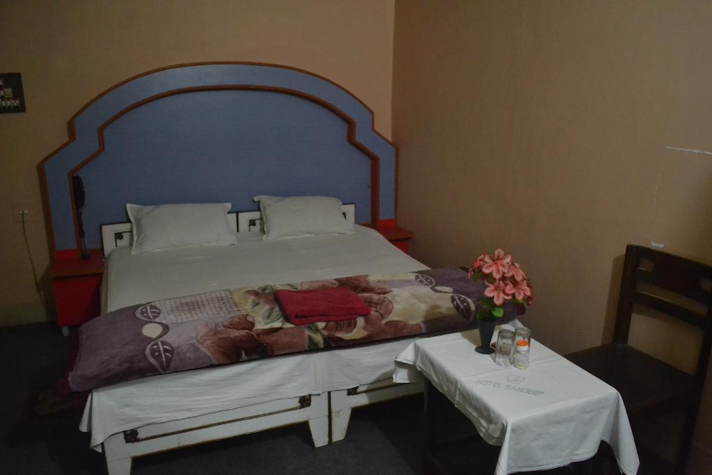 Hotel Sandeep Varanasi Room photo