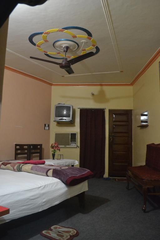 Hotel Sandeep Varanasi Exterior photo