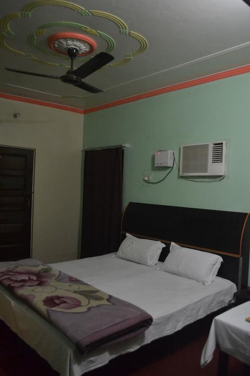 Hotel Sandeep Varanasi Exterior photo